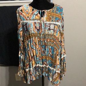 Long bell sleeve, crepe tunic with embroidery.NWT